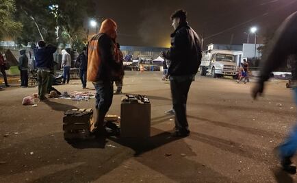 Migrantes duermen en las calles a falta de espacio en albergues de Tijuana