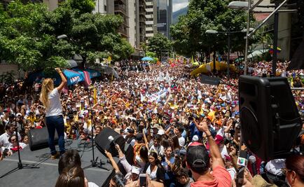 Miles de venezolanos se movilizan en contra del gobierno