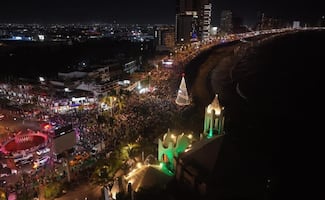 Más de 40 mil personas reciben el 2026 en Mazatlán, Sinaloa