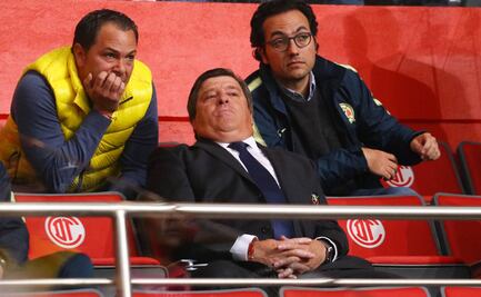 Miguel Herrera y Santiago Baños, con las horas contadas en el América