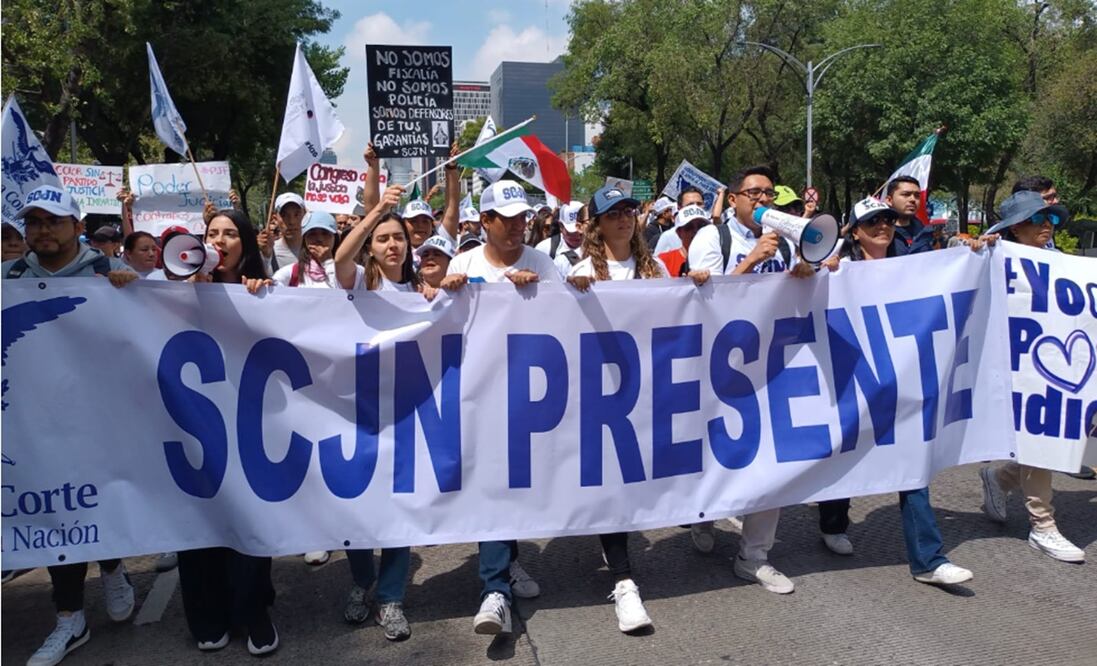 Trabajadores del PJF marchan contra la reforma judicial. Foto: Manuel Espino/EL UNIVERSAL
