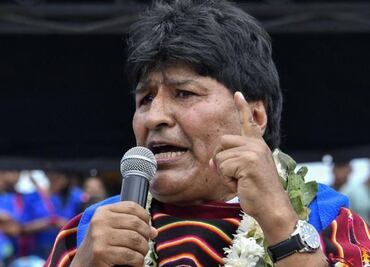 Evo Morales dice que sentencia de tribunal sobre reelección es "plan negro en su contra"