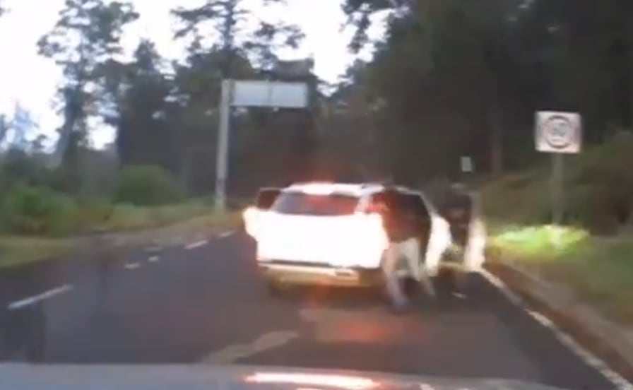 VIDEO Alertan por asaltos en carretera federal México-Cuernavaca, a la altura de Tres Marías; pareja logra escapar