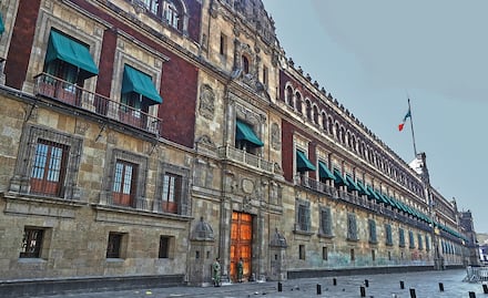 Enchulan Palacio Nacional para el Grito; gastan más de medio millón de pesos en parasoles