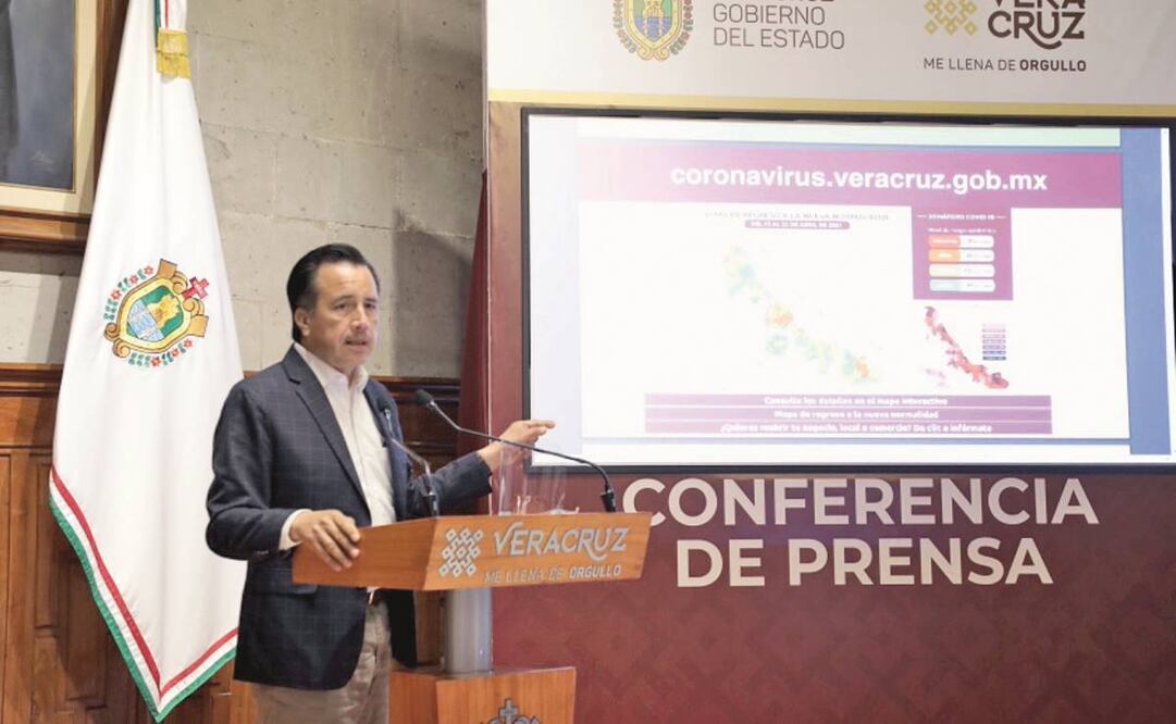 El gobernador Cuitláhuac García anunció la entrega de paquetes de limpieza y desinfección en escuelas. Foto: ESPECIAL