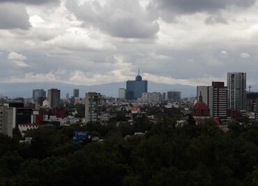 Una nube cuelga sobre la CDMX; así será el clima este 17 de mayo