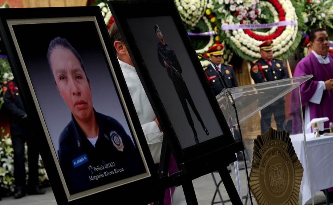 Ceremonia de honores fúnebres de los policías caídos Iván Luna Hernández y Margarita Rivera Rivera. FOTO: ANDREA MURCIA /CUARTOSCURO.COM