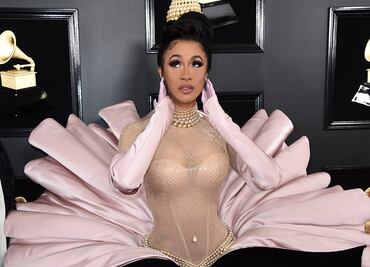 Cardi B publica foto en topless, pero la borra en seguida
