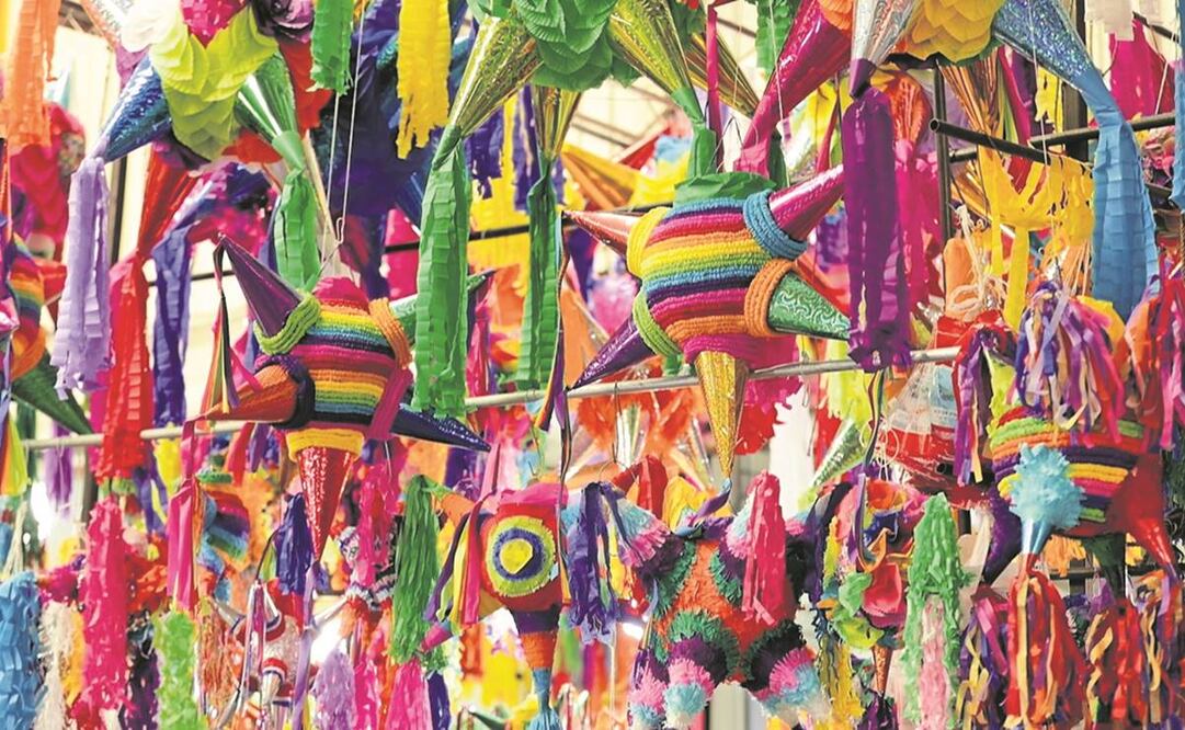 Aunque las piñatas de siete, ocho y nueve picos son las más solicitadas, también se ofrecen de personajes navideños. 