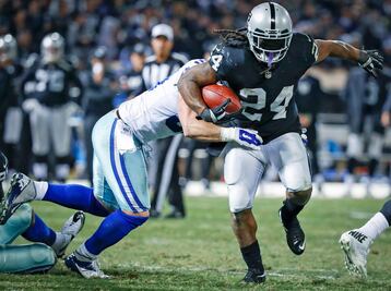 Marshawn Lynch multado por agredir a un oficial
