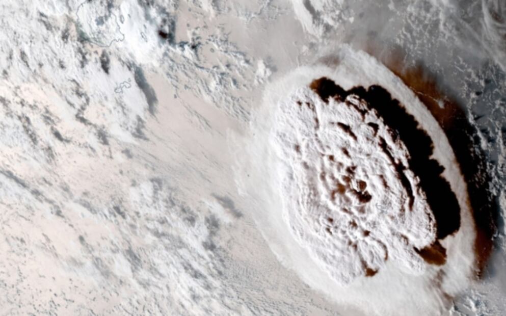 Videos y fotos tras la erupción del volcán submarino en la isla de Tonga 