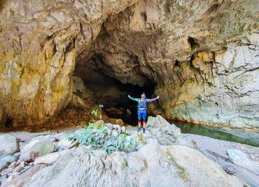 En las Grutas de Cacahuamilpa recorre un río subterráneo secreto
