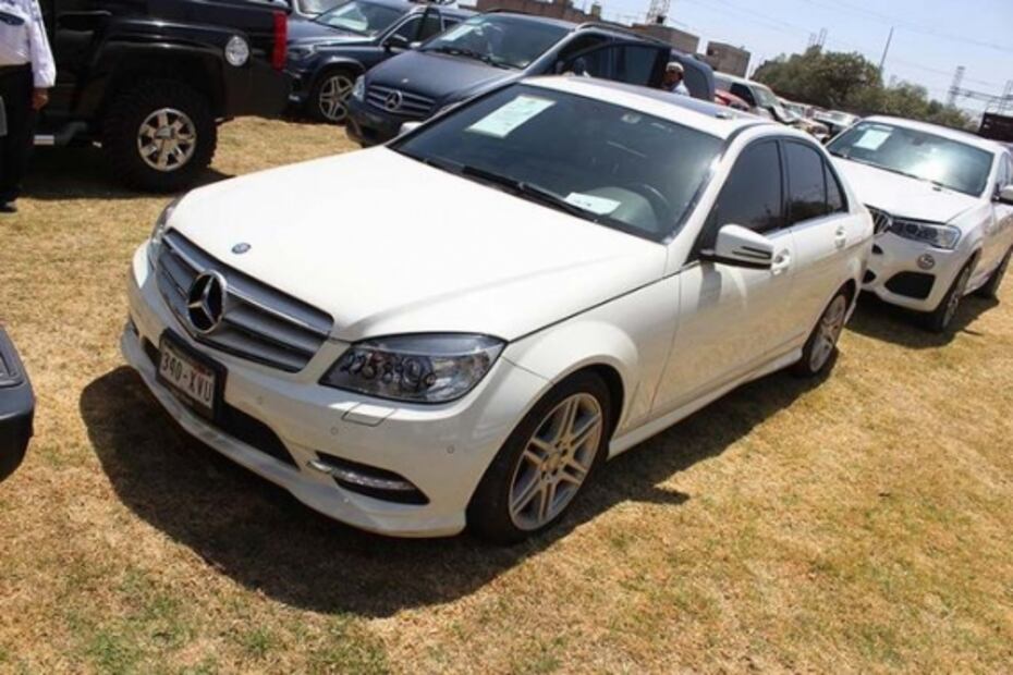 Las gangas de la subasta de autos en Los Pinos