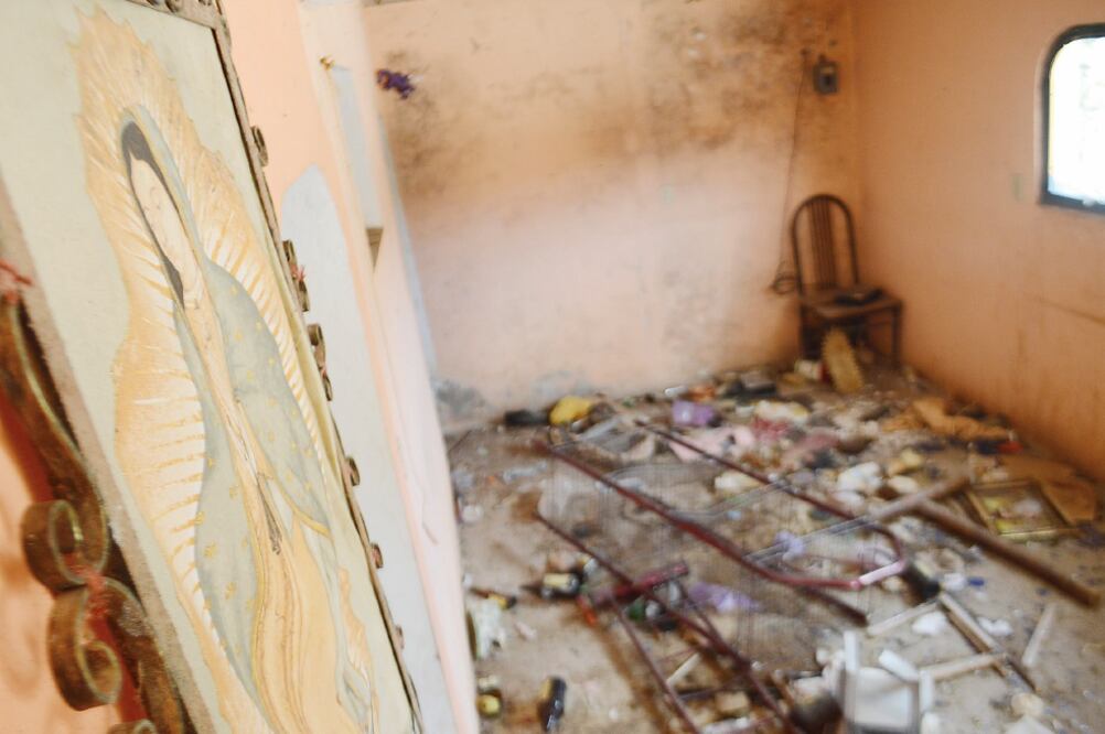 En una casa en la calle “del terror”, como la bautizaron los vecinos, presuntamente integrantes de Guerreros Unidos escondieron a la llamada “pareja imperial” (DASSAEV TÉLLEZ. EL UNIVERSAL)