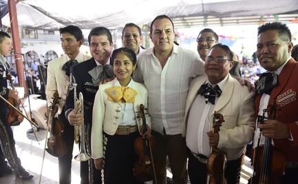 Cuauhtémoc Blanco se avienta “palomazo” con mariachi