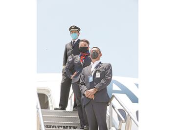 La tripulación mexicana que va y viene de China con insumos contra el Covid