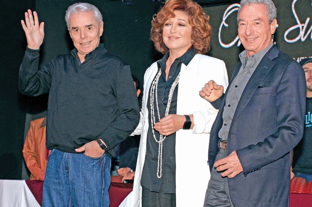 Enrique Guzmán, Angélica María y César Costa, en conferencia de prensa (AGUSTÍN SALINAS. EL UNIVERSAL)