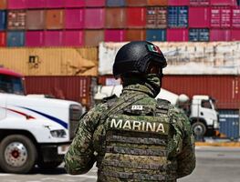 Niegan copia de orden de aprehensión a contralmirante Fernando Farías, acusado de liderar red de huachicol; continúa prófugo