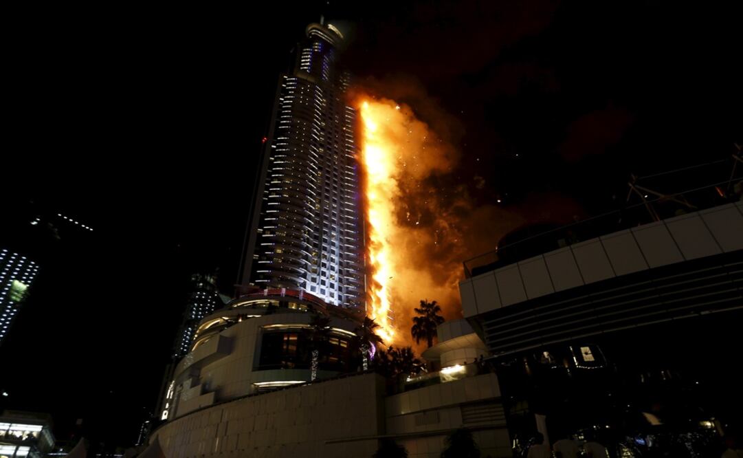 Gran incendio en Dubai antes de celebraciones de fin de año