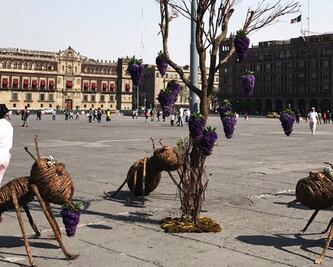 Desfile de Hormigas Gigantes emigra al Zócalo 