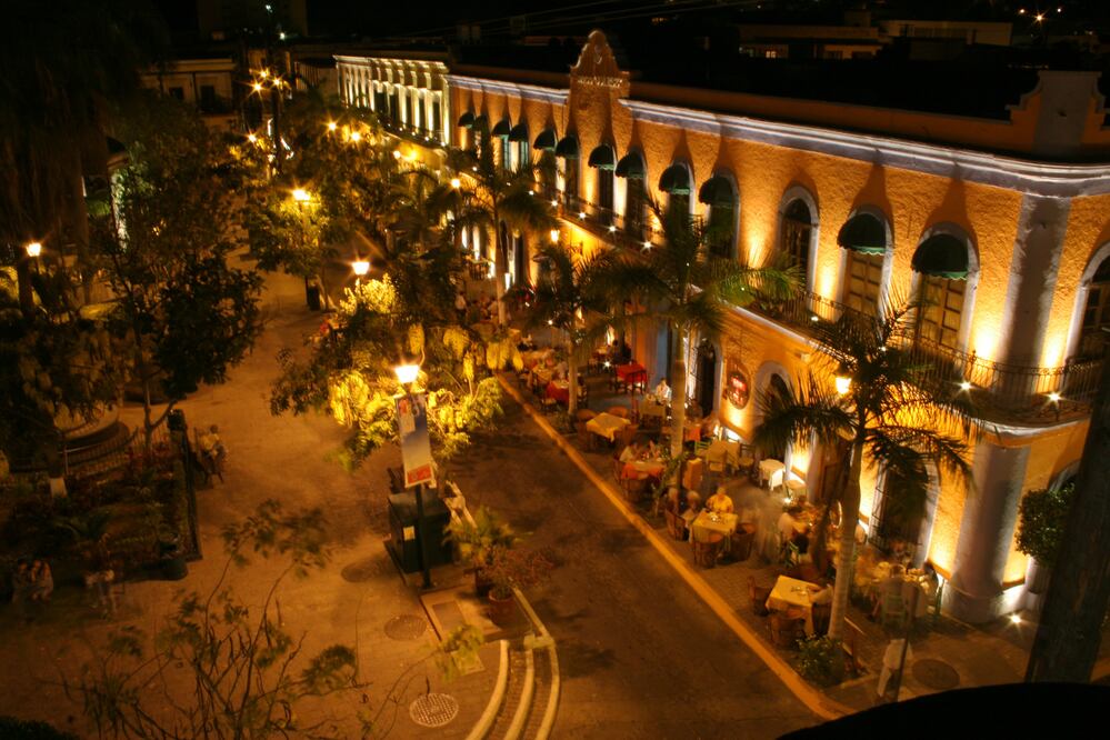 Plaza Machado, en el corazón del Viejo Mazatlán, rodeado por restaurantes, bella arquitectura y buena música al aire libre. (Foto: Archivo El Universal)