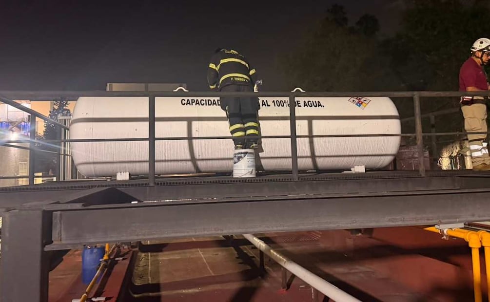 Para atender la emergencia, se movilizó la Secretaría de Seguridad Ciudadana, el personal del Heroico Cuerpo de Bomberos así como elementos de Protección Civil de la alcaldía. Fotos: Especial