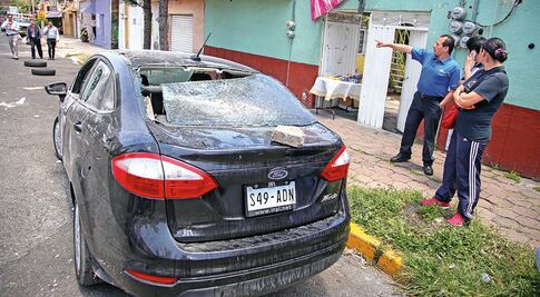 Atacan a vehículos de Uber