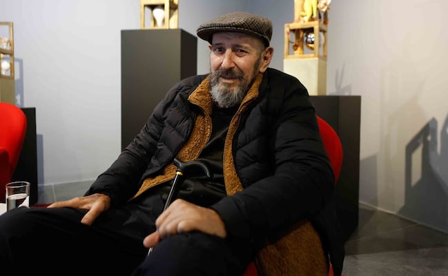 Pese a lo estático, Arnaldo Coen fluye para seguir creando