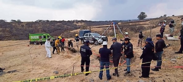 Detienen a 9 policías por fosa clandestina