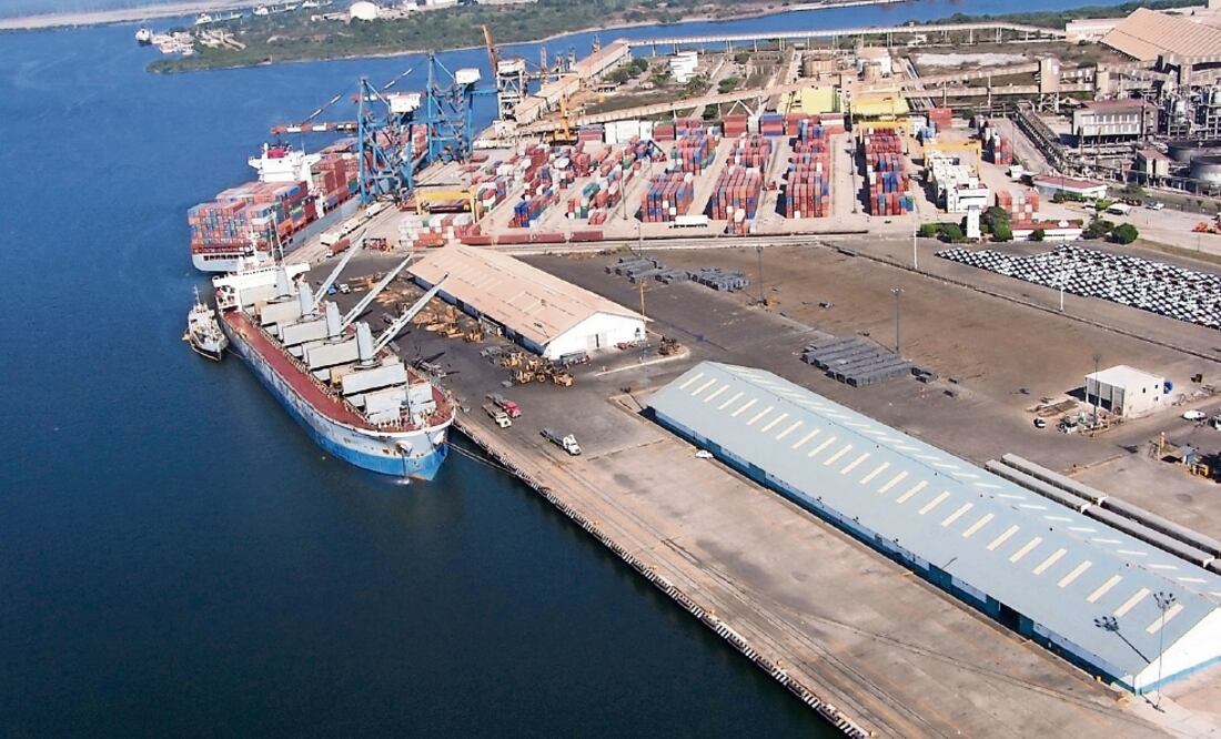 El puerto de Lázaro Cárdenas moviliza 30% de todos los contenedores en el país. Foto: ARCHIVO EL UNIVERSAL
