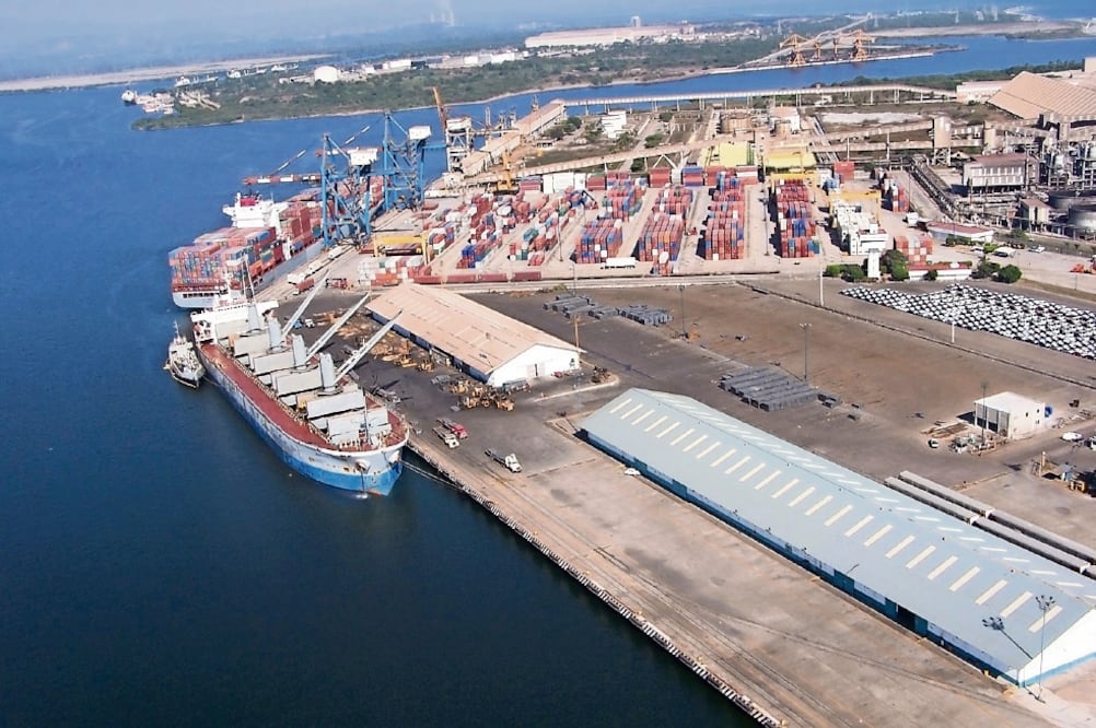 El puerto de Lázaro Cárdenas, Michoacán, es el único que realiza descargas del buque hacia el ferrocarril, pero es complicada su expansión, informa la AMIA. Foto: ARCHIVO EL UNIVERSAL