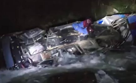 Autobús cae al abismo en Perú; hay al menos 25 muertos