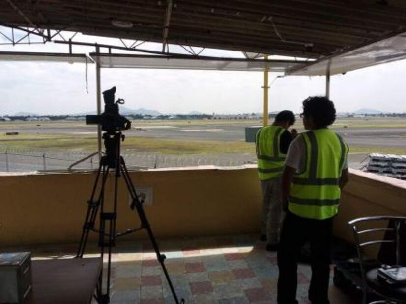 La tradición familiar de ver aterrizar a los aviones