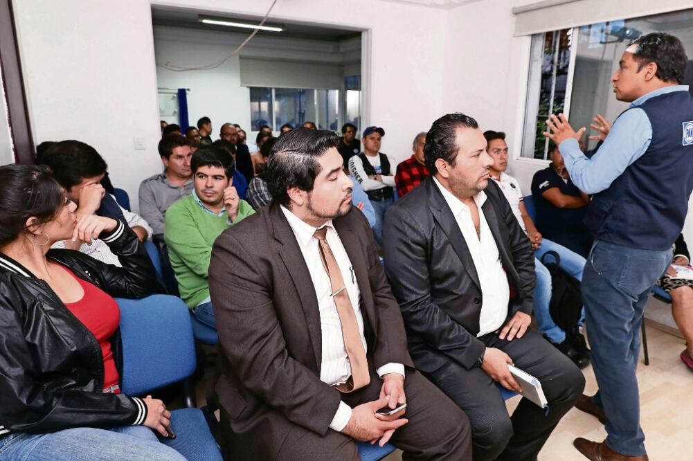 El partido blanquiazul impartió cursos de capacitación a funcionarios de casilla, donde se explicó a los asistentes cómo deben trabajar este domingo. Este diario acudió a uno de estos talleres (FOTOS: JUAN CARLOS REYES. EL UNIVERSAL)