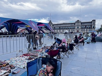 Aún hay ambulantes en la Plaza Pino Suárez