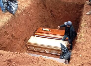 Sepultan a las siete víctimas de la masacre en Coyuca de Catalán, Guerrero