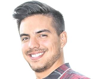 Vadhir Derbez saltó a Hollywood con “tanguita amarilla”