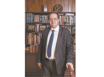 Autoridades exigen devolución de escuelas