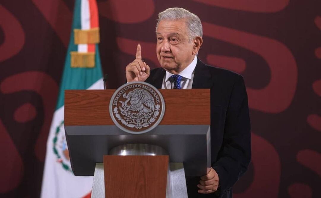 En su perfil de X, López Obrador señaló que con el fortalecimiento del peso se reduce la pobreza y la desigualdad. Foto: Gabriel Pano / EL UNIVERSAL