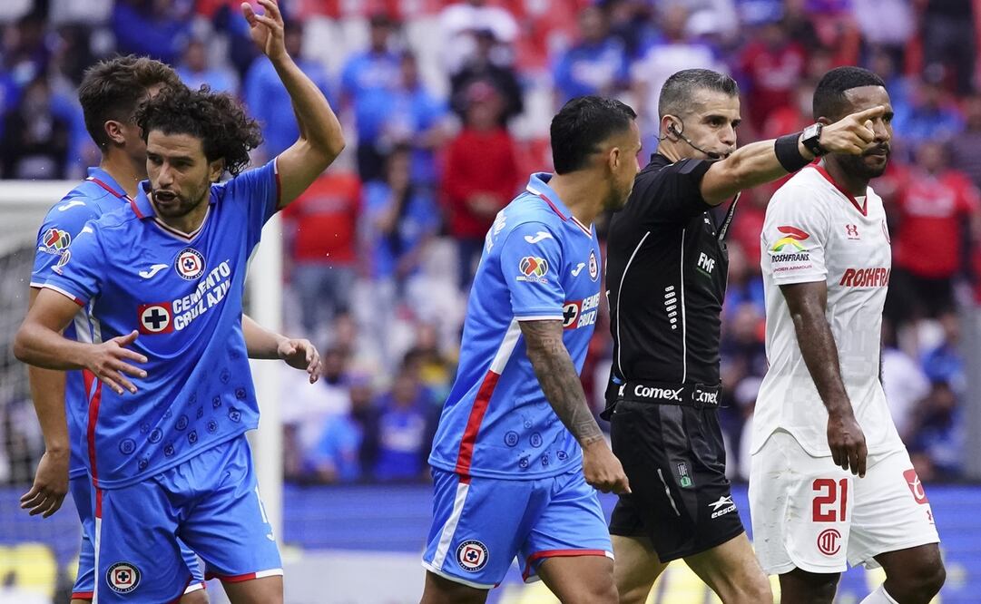 Fernando Hernández marcando un penalti para Toluca - FOTO: Imago7