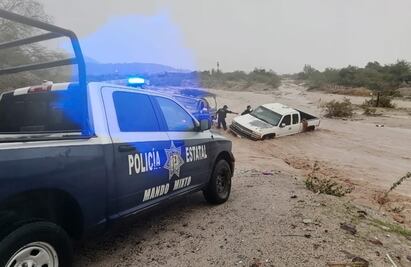 Tormenta tropical Javier: Rescatan a familia que fue arrastrada en su auto por un arroyo en La Paz
