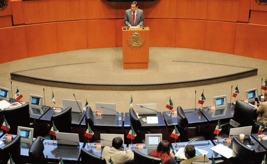 Rogelio Ramírez de la O, secretario de Hacienda, durante su comparecencia ayer ante el Senado, que tuvo ausencias de legisladores.