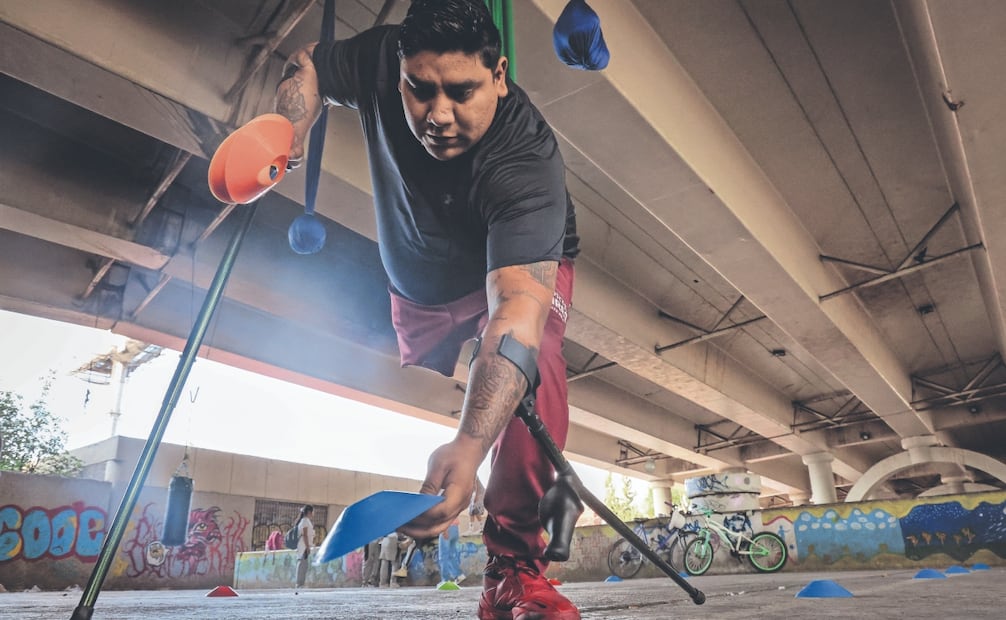 Jesús señala que durante el entrenamiento no ven su discapacidad, sólo sus ganas de salir adelante. Foto: Luis Camacho/ EL UNIVERSAL