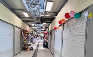 Vendedores ya están dentro del Mercado Huipulco