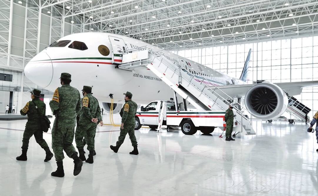 En la basura de la Base Aérea Militar No. 19 había reportes meteorológicos de las fechas de los vuelos, comprobantes de gastos de una persona no identificada y un certificado de horas de vuelos con firmas apócrifas. Foto: Archivo/ EL UNIVERSAL