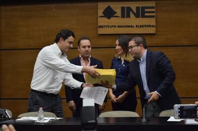Entrega PRI al INE lista de candidatos a Constituyente 
