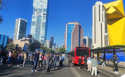Trabajadores de la Agencia Nacional de Aduanas exigen la destitución de su director; se manifiestan en Paseo de la Reforma
