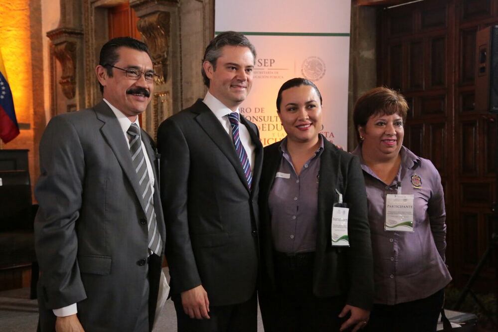 Imagen tomada del Twitter de Aurelio Nuño