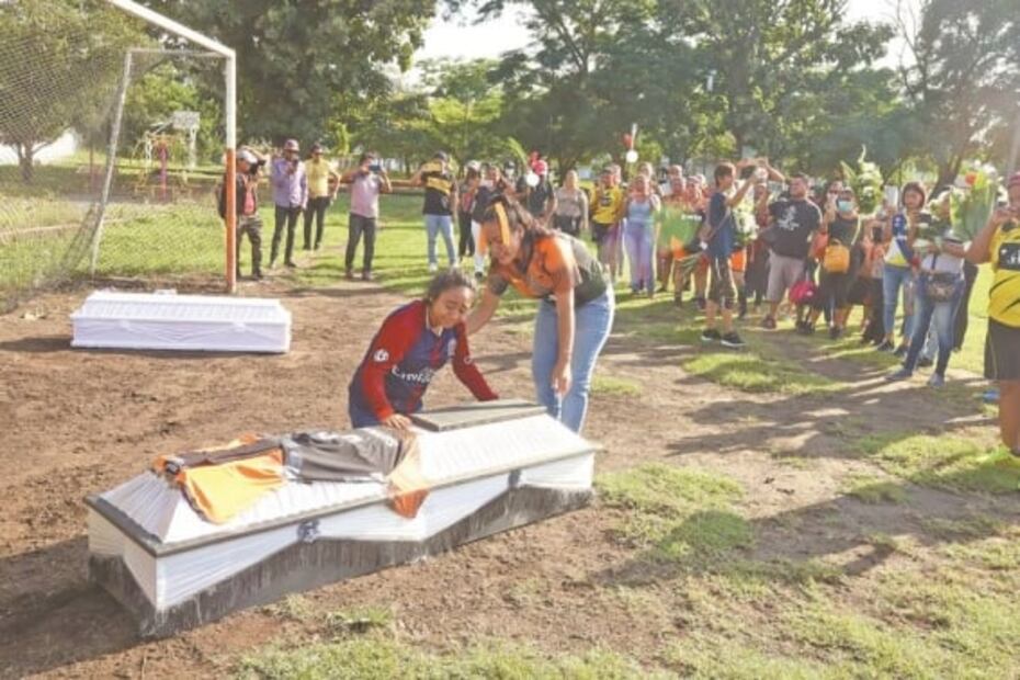 Violencia contra mujeres: Despiden a Damaris y su hija con un gol