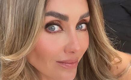 Anahí en bikini nos enseña cómo llevar un top bandeau